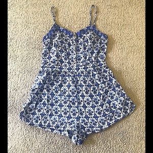 🆕🔥AMERICAN EAGLE 🦅 REALLY CUTE SPAGHETTI STRAP ROMPER/SO SOFT&FLOWY NWOT!!